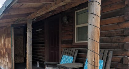 Cozy, Trailer friendly Cabin in St Anthony ID