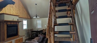 Cozy, Trailer friendly Cabin in St Anthony ID