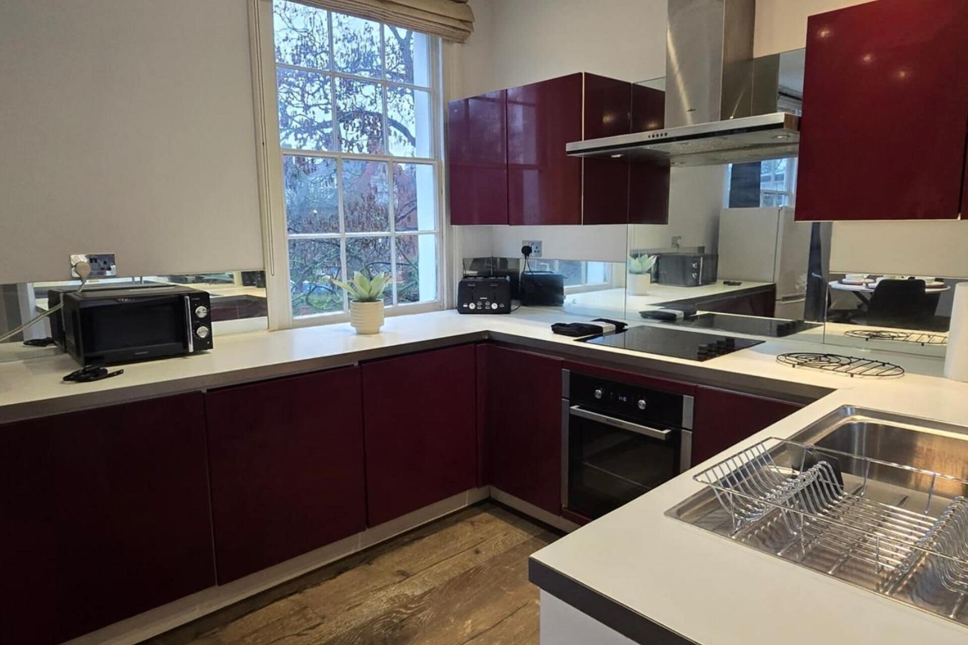 冰箱、微波炉、烤箱、炉灶