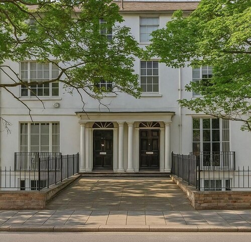 Apartment - Sleeps 6 & Near Station