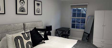 2 chambres, fer et planche à repasser, accès au Wi-Fi (inclus)