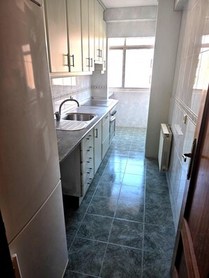 Private kitchen - Corporate or Formative Lodging 4 rooms / 6 beds (Coslada)