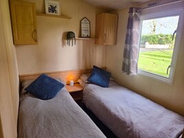 3 habitaciones, decoración personalizada y muebles diferentes 