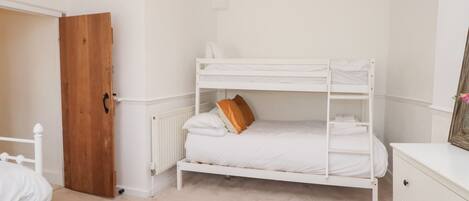 4 habitaciones, decoración personalizada y muebles diferentes