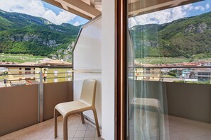 Interior - Room 'Camera Matrimoniale 202' with Mountain View, Wi-Fi and Air Conditioning (Mori)