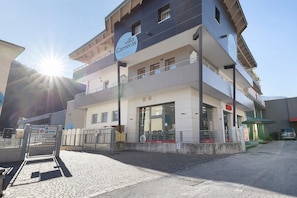 Exterior - Room 'Camera Matrimoniale' with Mountain View, Wi-Fi and Air Conditioning (Mori)