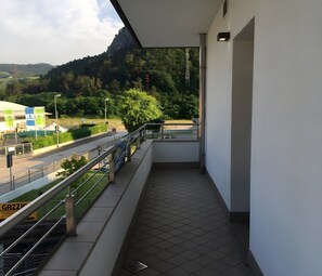 Property grounds - Room 'Camera Matrimoniale' with Mountain View, Wi-Fi and Air Conditioning (Mori)