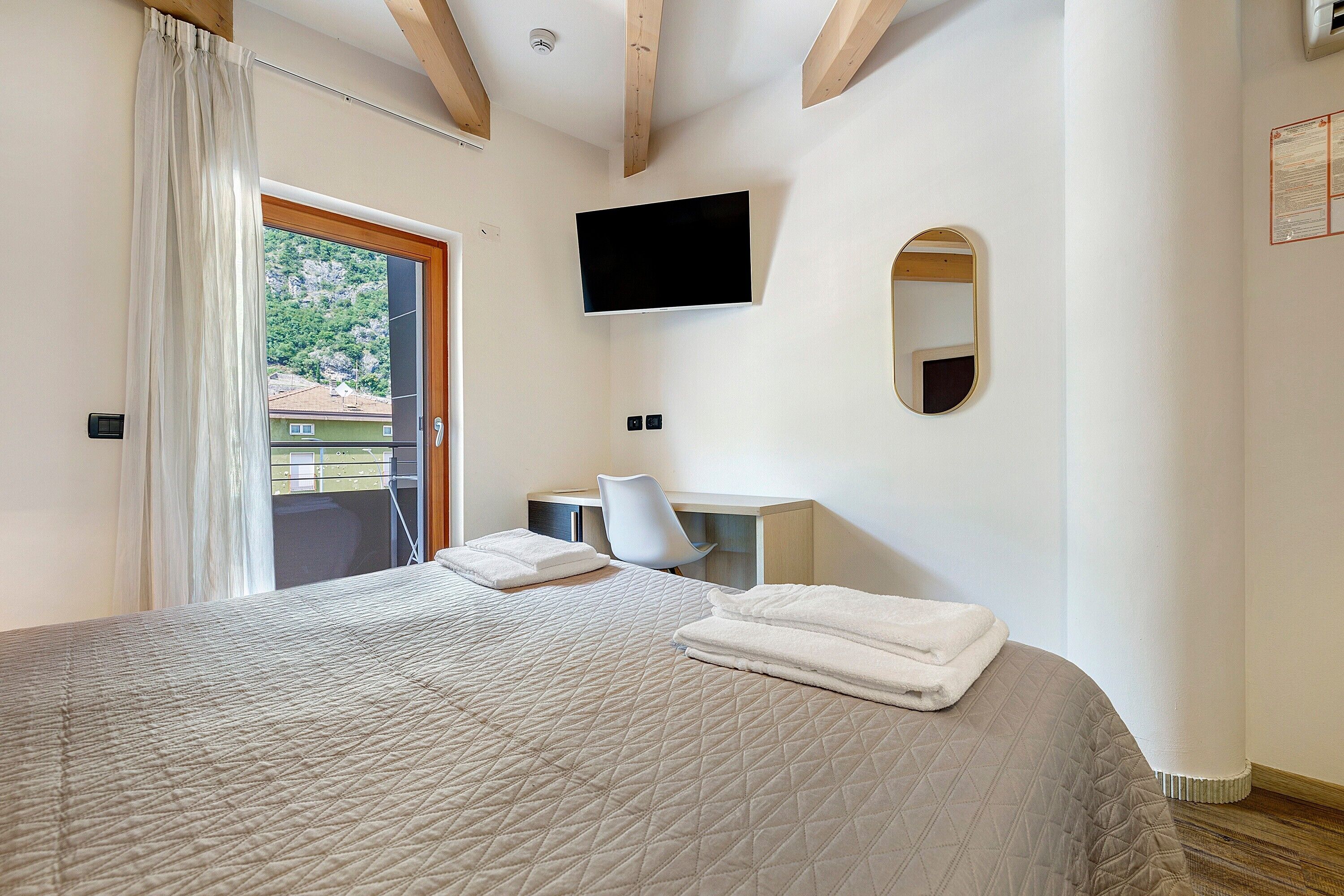 Room 'Camera Matrimoniale' With Mountain View, Wi-fi And Air Conditioning - Ala