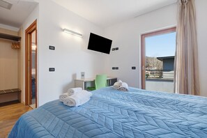 WiFi, bed sheets