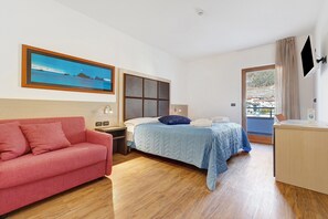 WiFi, bed sheets - Room 'Camera Matrimoniale' with Mountain View, Wi-Fi and Air Conditioning (Mori)