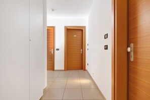 Interior - Room 'Camera Matrimoniale' with Mountain View, Wi-Fi and Air Conditioning (Mori)