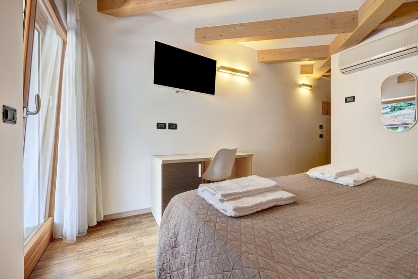Room 'Camera Matrimoniale' With Mountain View, Wi-fi And Air Conditioning - アラ