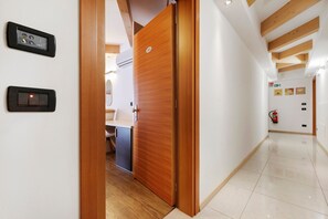 Interior - Room 'Camera Matrimoniale' with Mountain View, Wi-Fi and Air Conditioning (Mori)