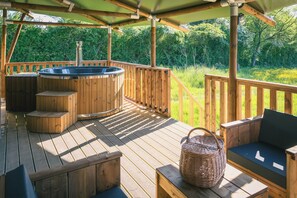 Terrace/patio - You & Me Glamping (Moncontour)