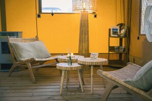Minibar, in-room safe, free WiFi, bed sheets - You & Me Glamping (Moncontour)