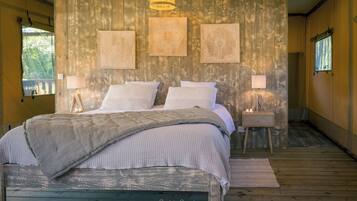 Minibar, vÀrdeförvaringsskÄp pÄ rummet, gratis wi-fi och sÀngklÀder