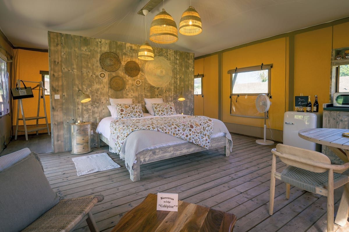 Luxury Tent (Calépine) | Minibar, in-room safe, free WiFi, bed sheets