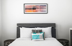 3 slaapkamers, een strijkplank/strijkijzer, gratis wifi, beddengoed
