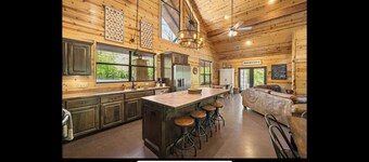 Creekside Luxury Cabin w/ Hot Tub • Sleeps 12
