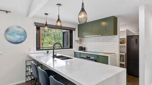 Refrigerador, horno, parrilla de estufa y lavavajillas 