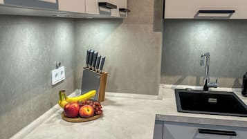 Kühlschrank, Ofen, Herdplatte, Geschirrspüler