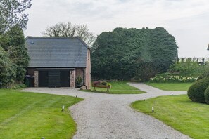 Property grounds - The Stable, Preston, Kent (Preston)