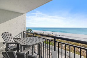 Condo, 1 Katil Raja (King) dengan Katil Sofa (SunDestin 402) | Tempat makan luar