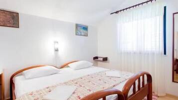 Premium-sengetøj, dundyner, senge med topmadrasser, skrivebord