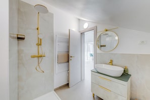Luxury Penthouse, Sea View | Bilik Mandi | Tuala disediakan, tisu tandas 