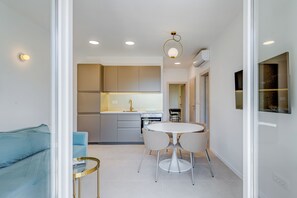 Luxury-Apartment, Meerblick | Eigene Küche | Kühlschrank, Ofen, Herdplatte, Espressomaschine