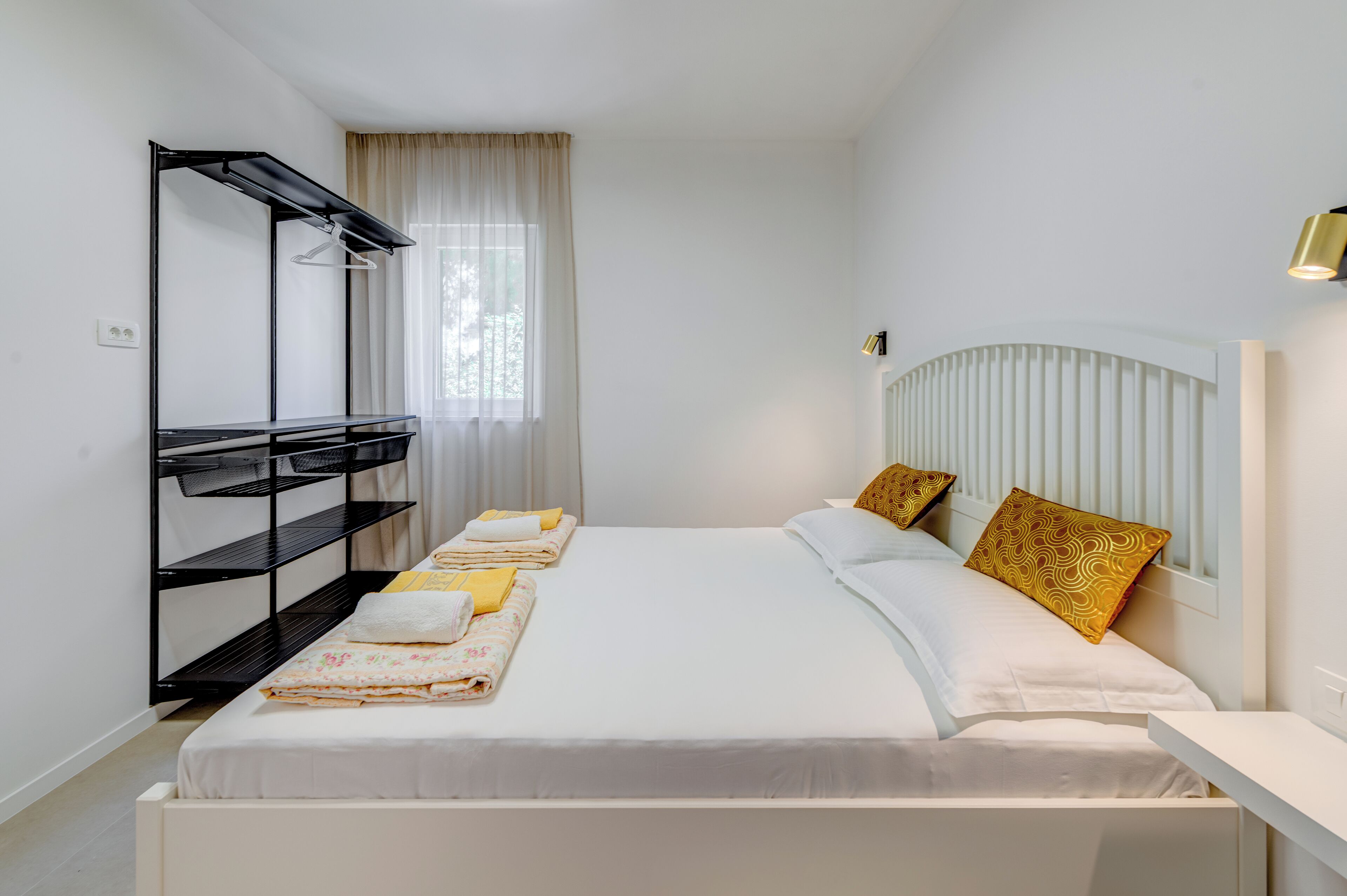 Luxury Apartment, Sea View | Premium bedding, down comforters, pillowtop beds, desk