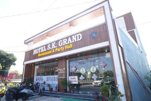 Front of property - Hotel SK Grand Comfy Nature Stay (Rishikesh)
