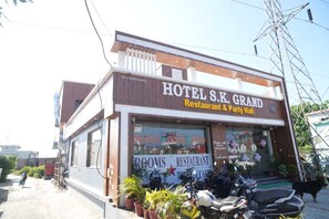 Front of property - Hotel SK Grand Comfy Nature Stay (Rishikesh)