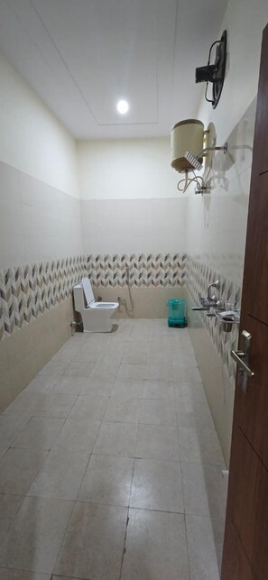 Deluxe Double Room | Bathroom - Hotel SK Grand Comfy Nature Stay (Rishikesh)