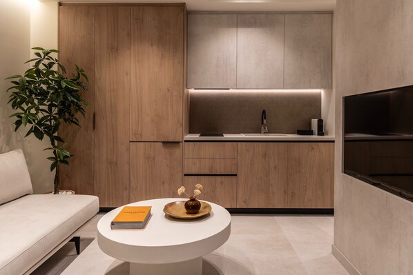 TV, offices - Urban studio 1 by Fasma Suites (Pireas)