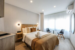 ห้องดีลักซ์ดับเบิล, วิวเมือง | พื้นที่ทำงานแบบใช้แล็ปท็อป, Wi-Fi ฟรี