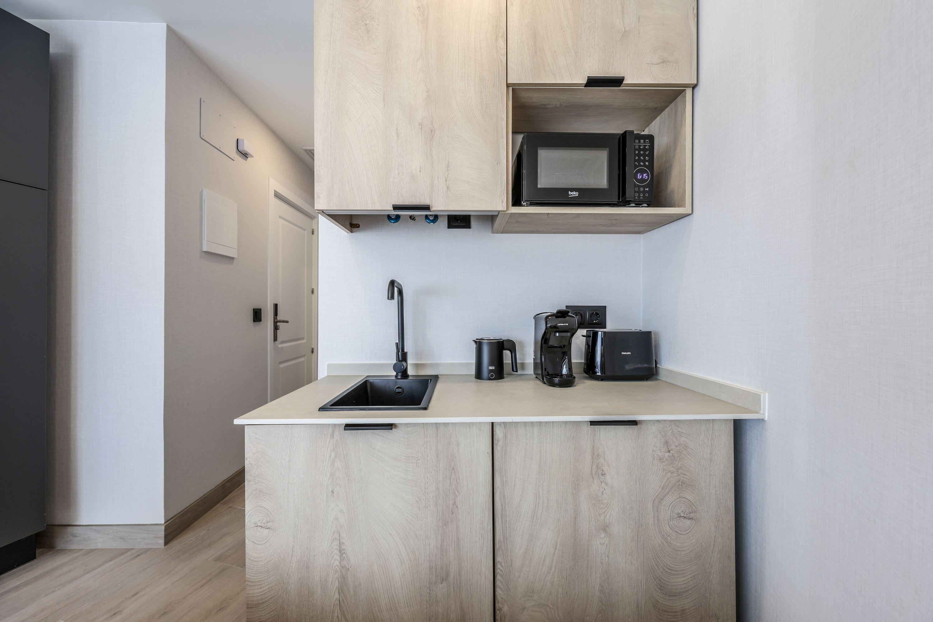 Kahden hengen deluxe-huone, kaupunkinäköala | Yksityinen keittiö | Minijääkaappi, mikroaaltouuni, keittoastiat/astiat/ruokailuvälineet