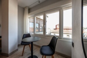 Deluxe Double Room, City View | Living area - Habitaciones San Bernardo 20 (Madrid)