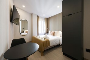 ห้องดีลักซ์ดับเบิล, วิวเมือง | พื้นที่ทำงานแบบใช้แล็ปท็อป, Wi-Fi ฟรี