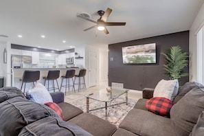 Smart TV - Island Vacation Home - Minutes from the Beach ! (Merritt Island)