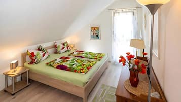 Iron/ironing board, WiFi, bed sheets