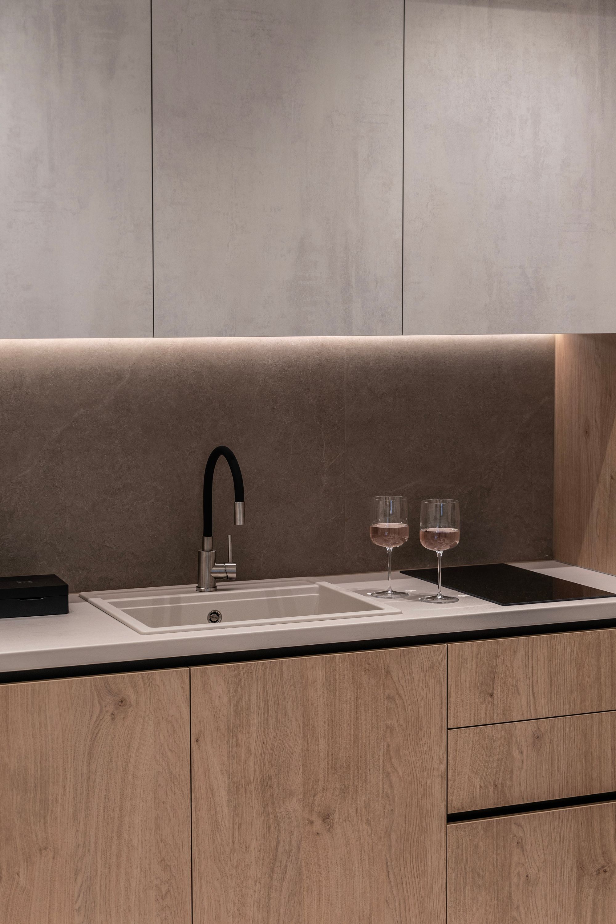 Frigorífico, microondas, cafetera o tetera y tostadora