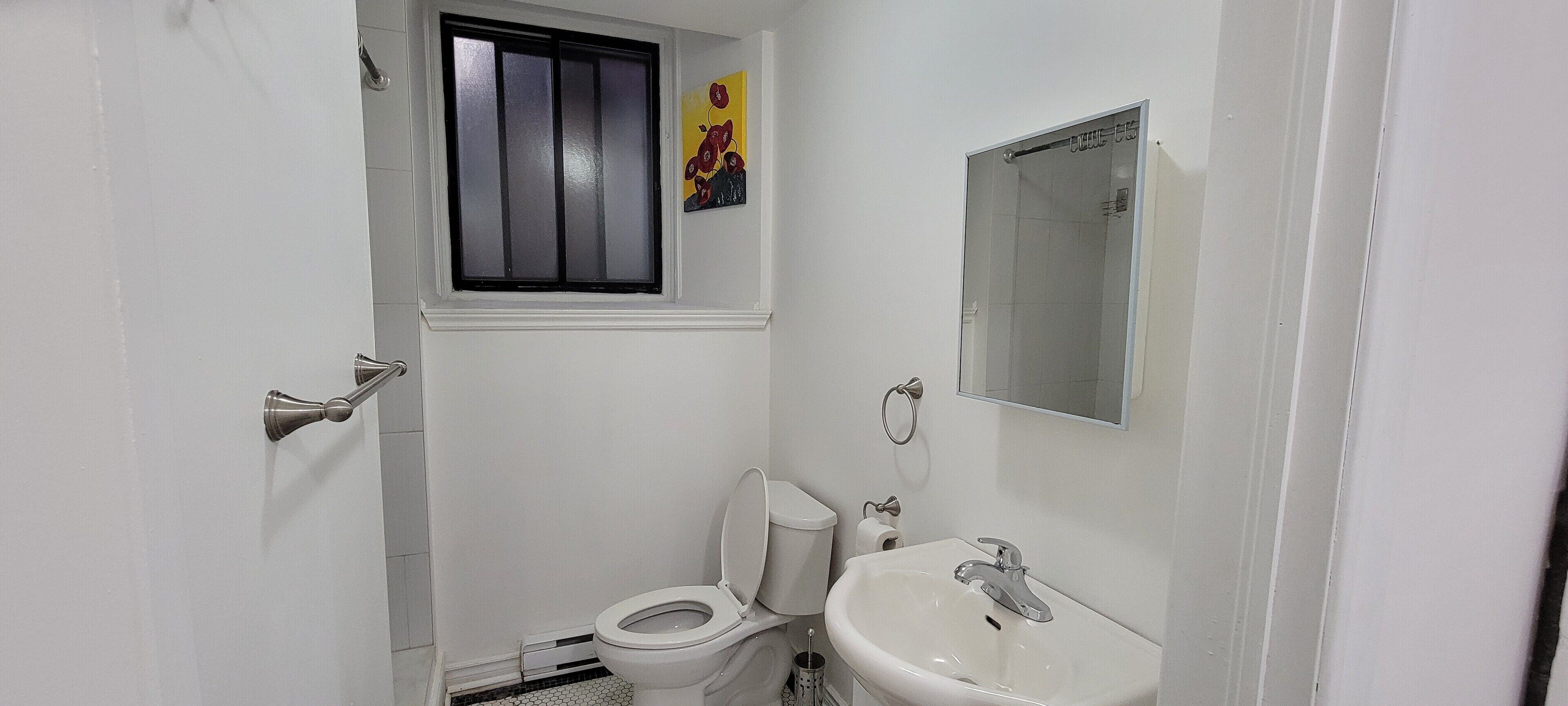 Dusche, Handtücher, Seife, Toilettenpapier