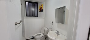 Dusche, Handtücher, Seife, Toilettenpapier