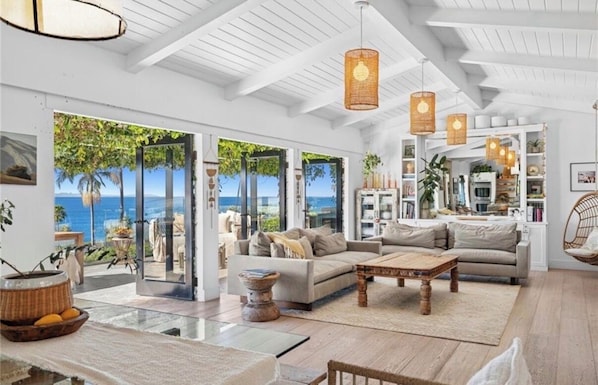 Living area - NEW! Walk to the beach from this Beautiful 4 bedroom South Laguna masterpiece. (Laguna Beach)