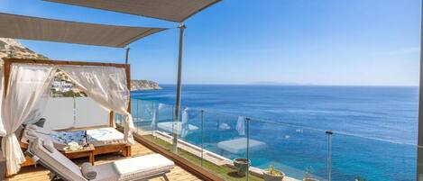 Vila luxo, 2 quartos, vista para o mar, de frente para a praia | Terraço/pátio