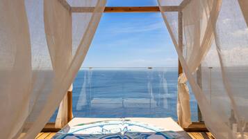 Deluxe villa, 2 slaapkamers, uitzicht op zee, aan het strand | Terras