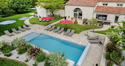 Country House 'Les Carassonnes' with Private Pool, Terrace and Wi-Fi
