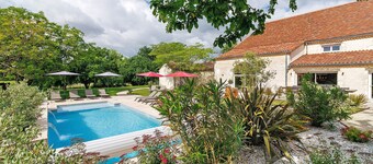 Country House 'Les Carassonnes' with Private Pool, Terrace and Wi-Fi