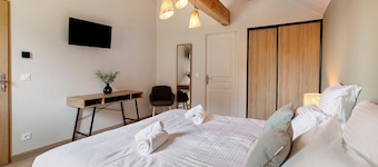 Holiday Home “Le Nougaillou - Les Carassonnes” with Shared Pool, Wi-Fi & Air Conditioning